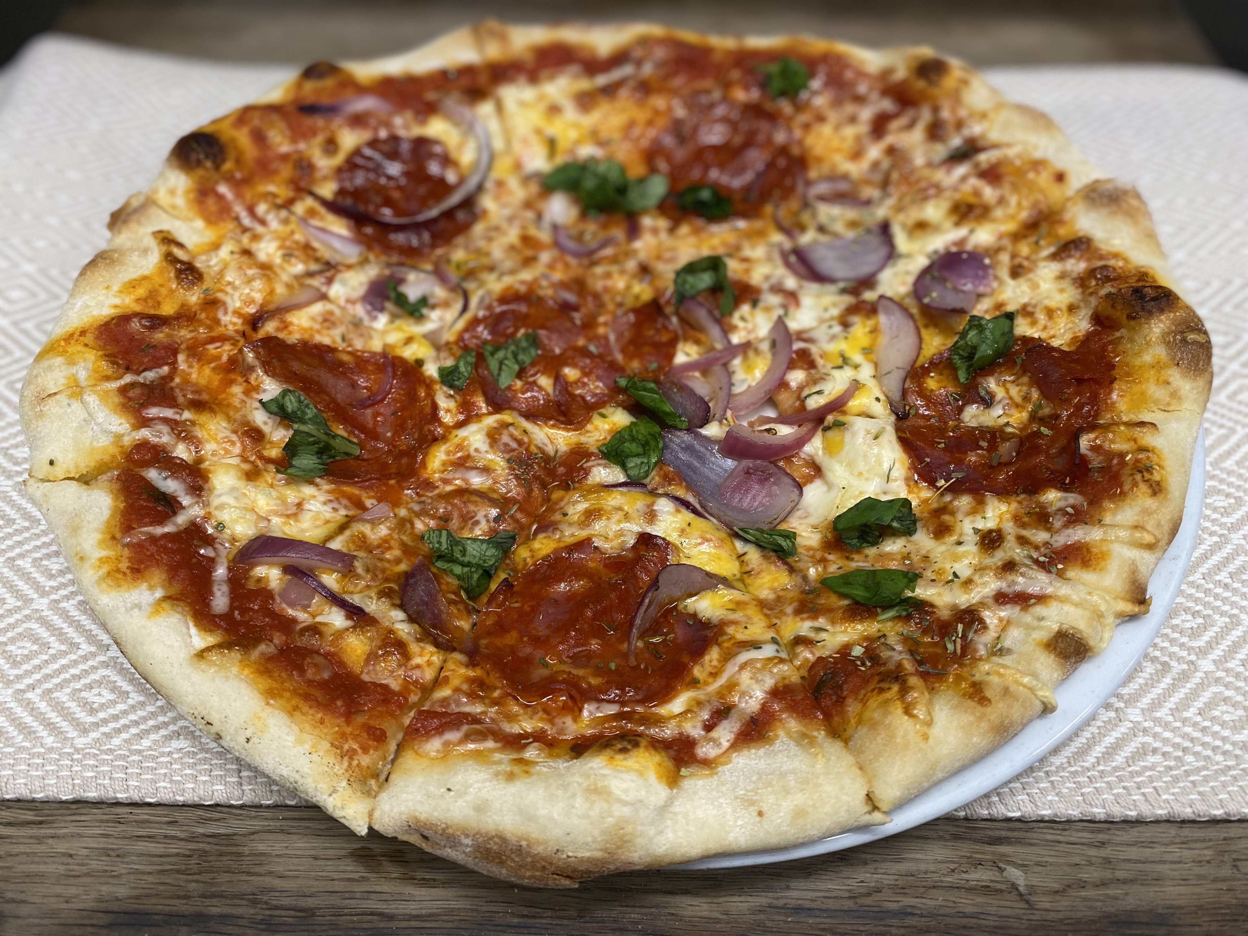 20. Cheddar con salami